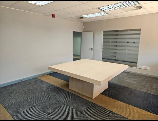 BUSINESS PROPERTY TO RENT IN WOODMEAD